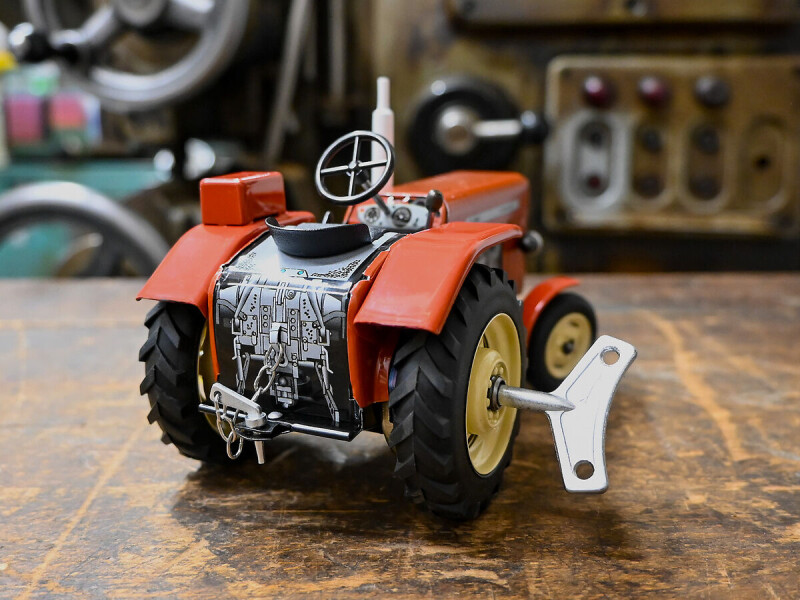 Kovap Ursus C-360 červený